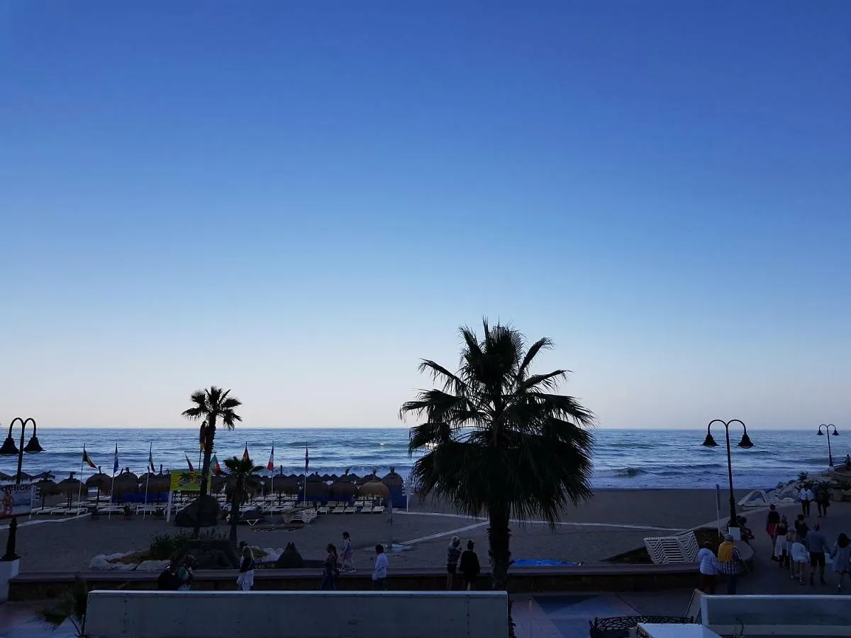 Lujoso Estudio Frontal Al Mar Torremolinos